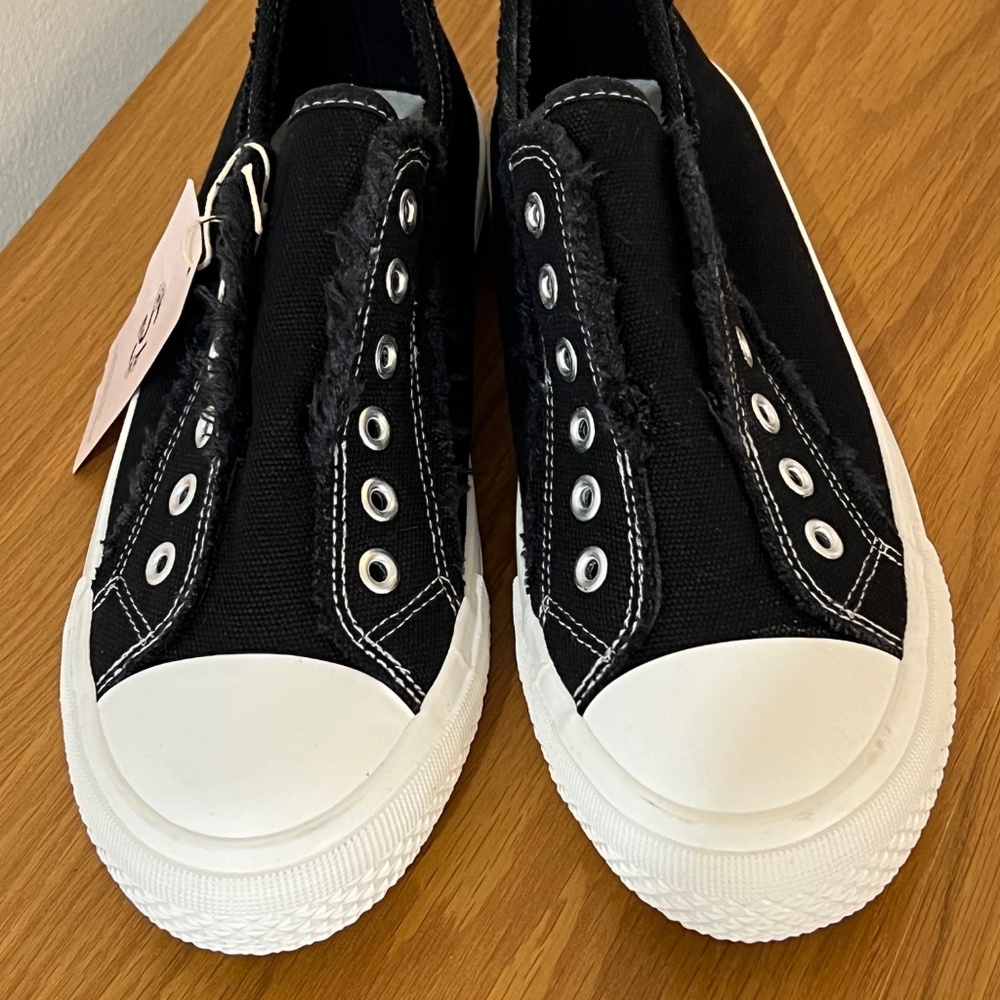 Sincerely Jules Vinnie Sneakers, NWT